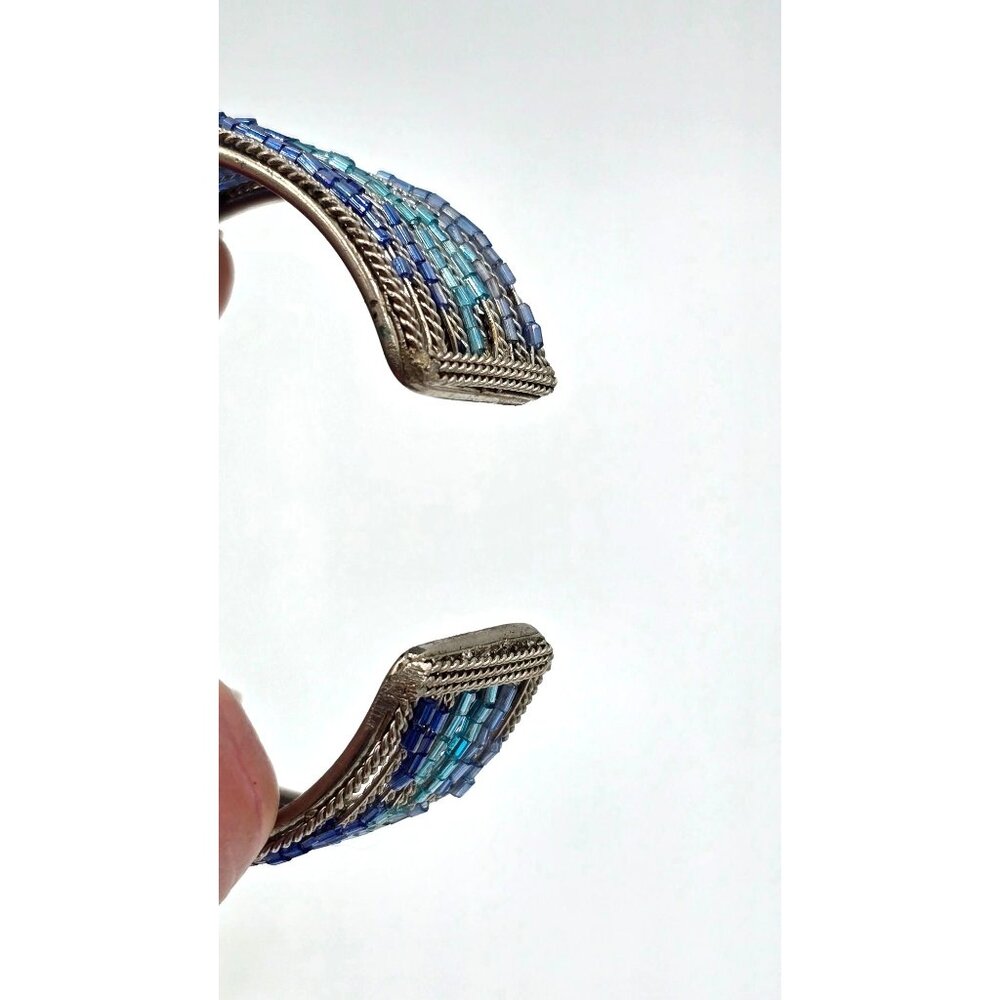 VTG Silver Tone Hinged Wire Lattice Work Cuff Bracelet 7.5" Blue Glass Seed Bead - Picture 4 of 6